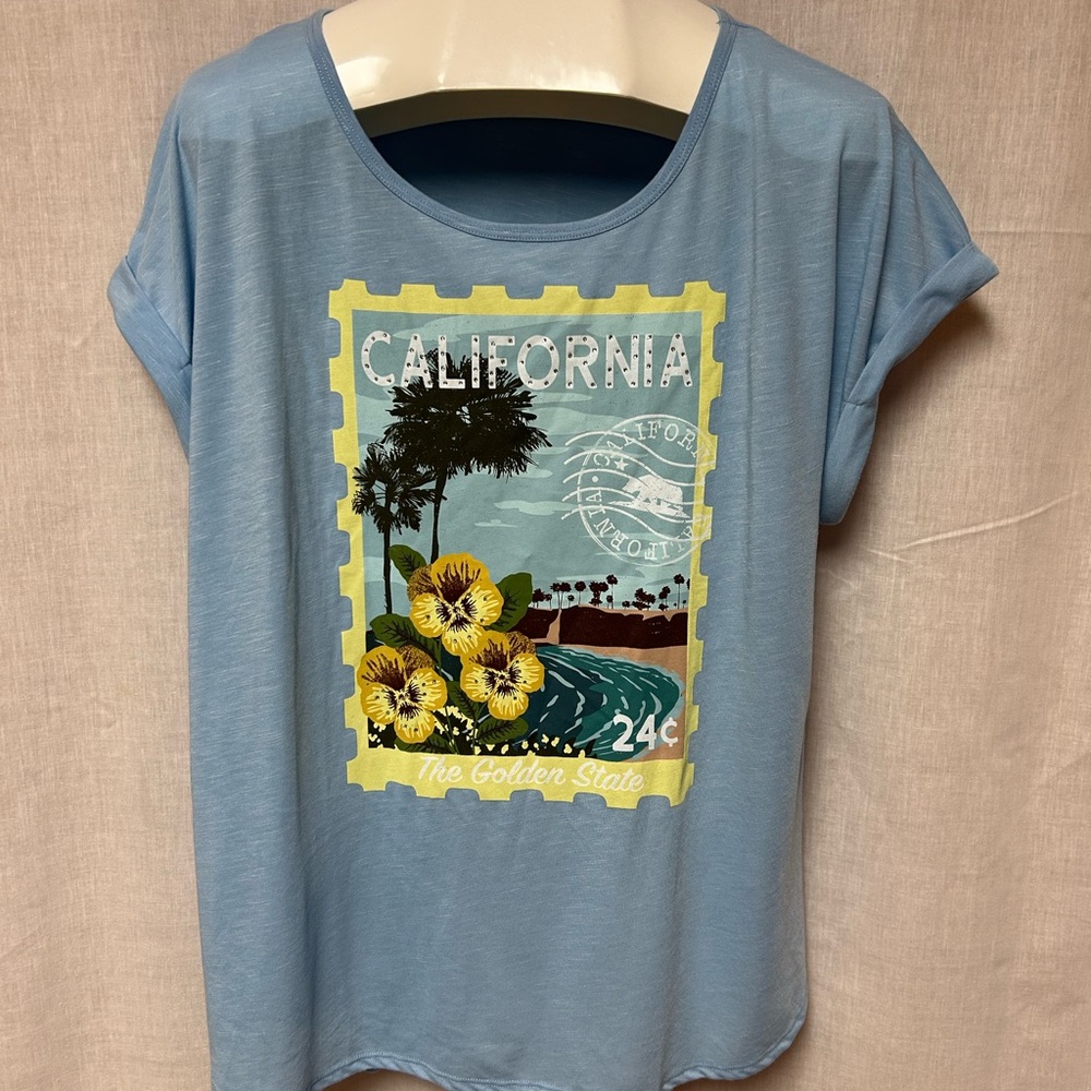Women’s top grapic CA size 2X super soft bling Tshirt blue comfortable festival
